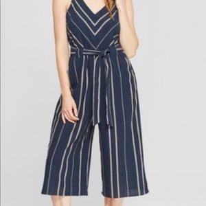 universal thread romper/jump suit - xs